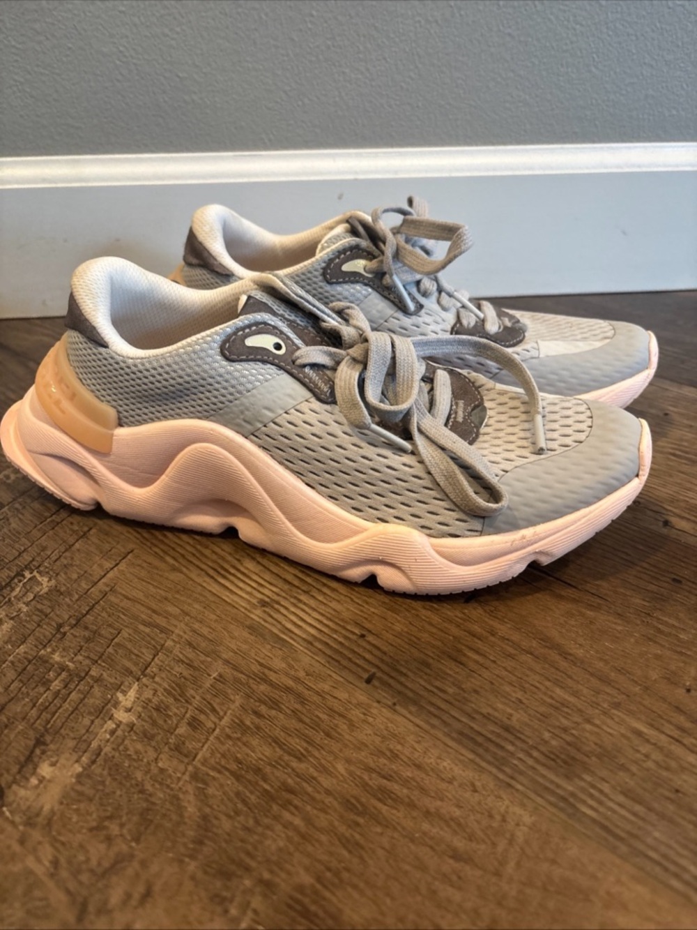 Sorel Kinetic Renegade Women's Gray + Pink Athletic Sneakers 8.5